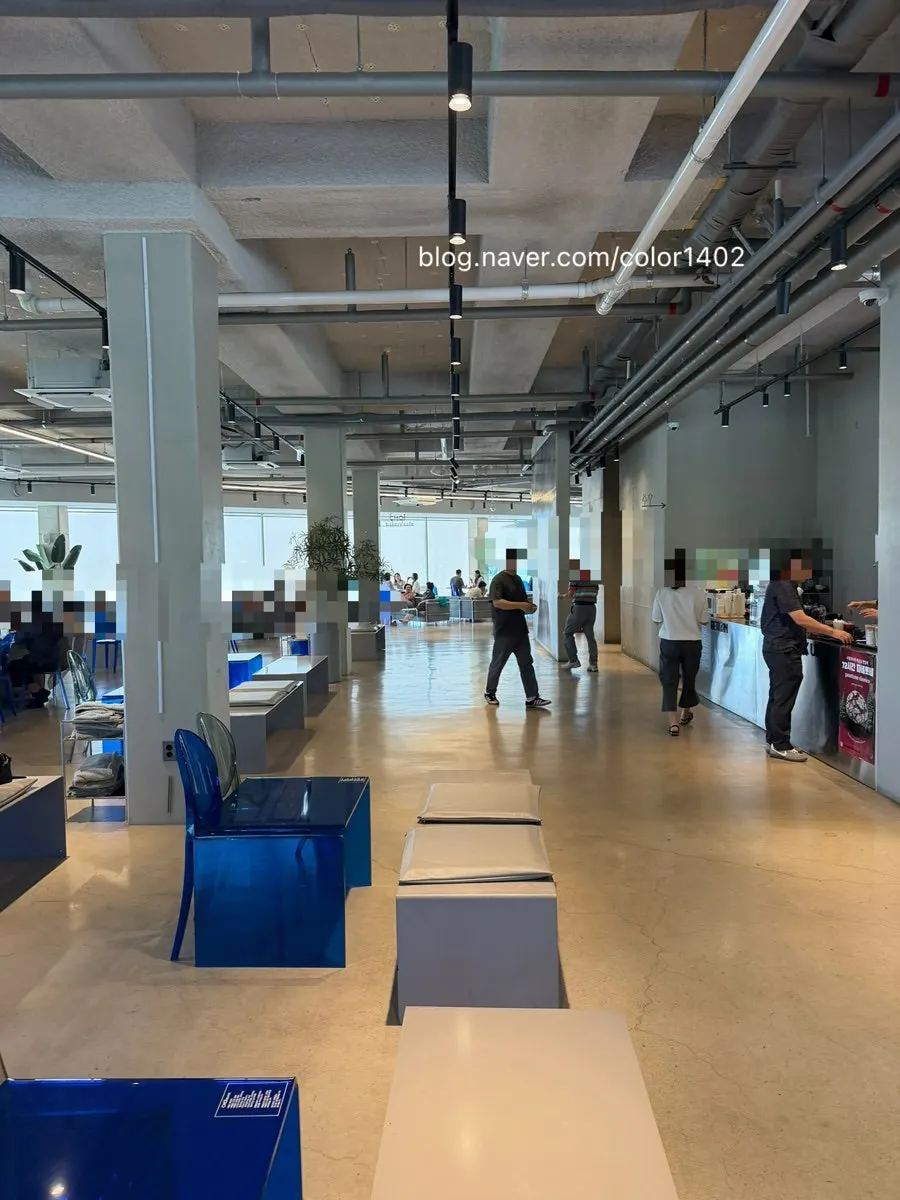 Inside Choi Main Branch café