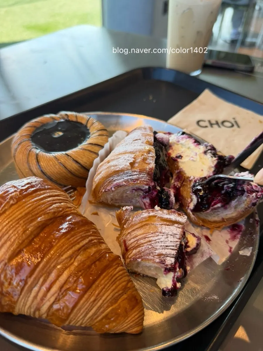 Blueberry croissant and chocolate shot