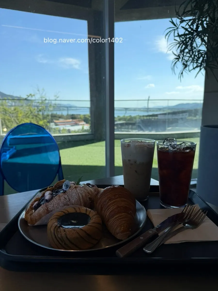 Choi Main Branch croissant dessert