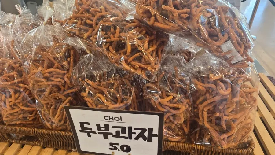 Bread packed to take home from Choi Main Branch