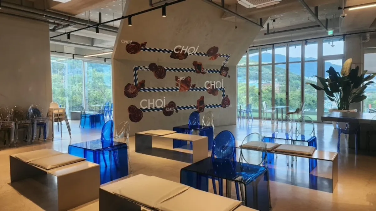 High-ceilinged interior of the 2nd floor café at Choi Main Branch