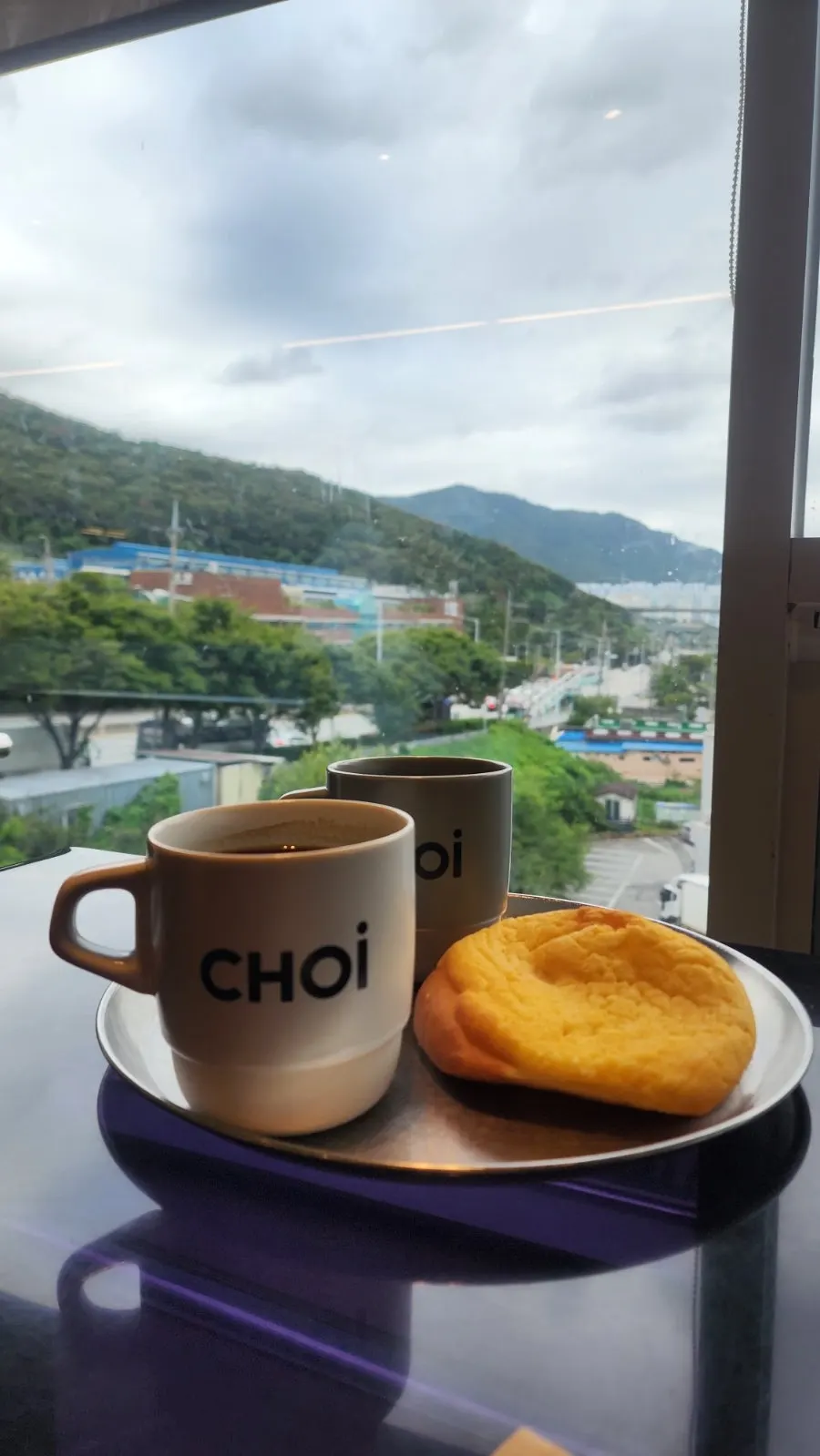 Window seat overlooking the Nakdong River at Choi Main Branch