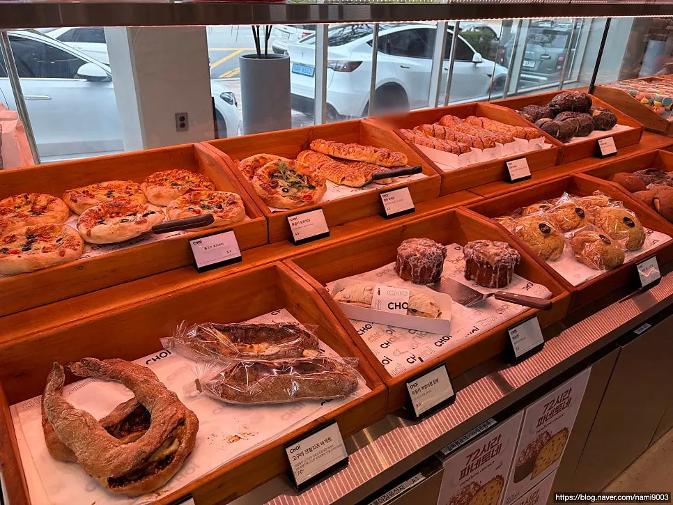 Bakery items chosen at Choi Main Branch