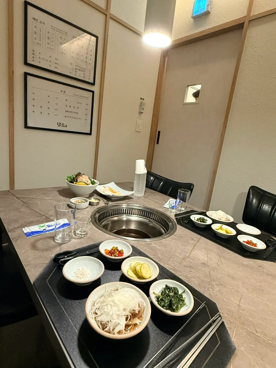 Side dishes and single-use tongs pre-set on the room table