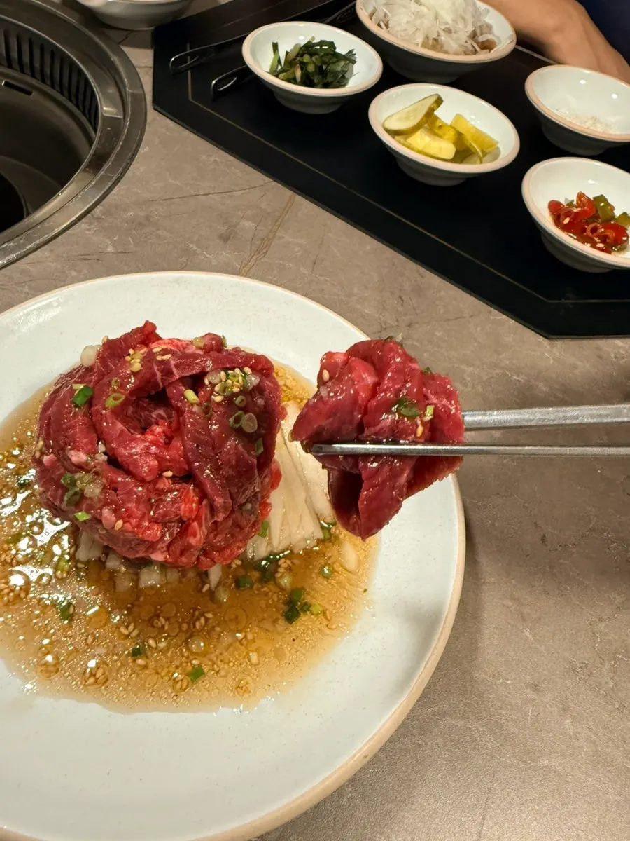 Ball-shaped yukhoe from Damso Main Branch