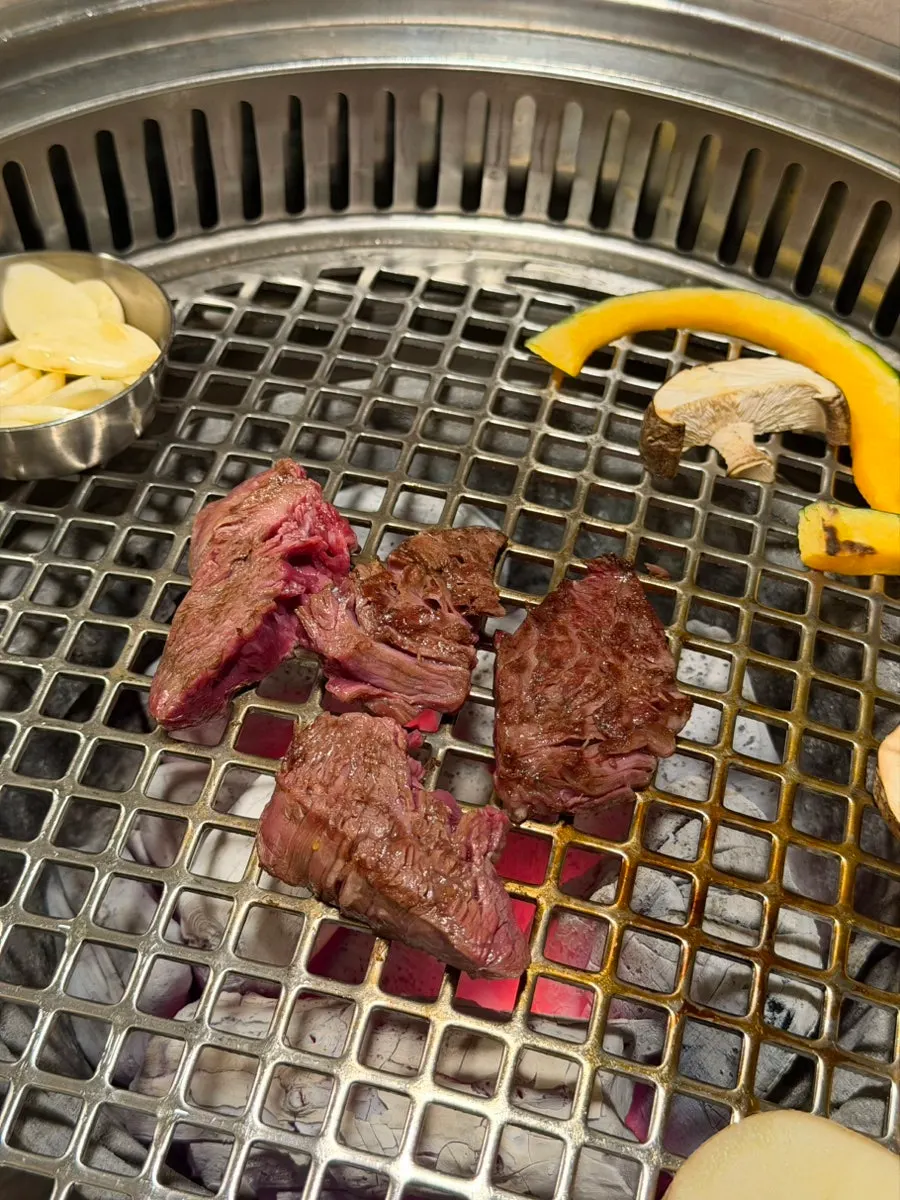 연기 없이 익어가는 한우 구이