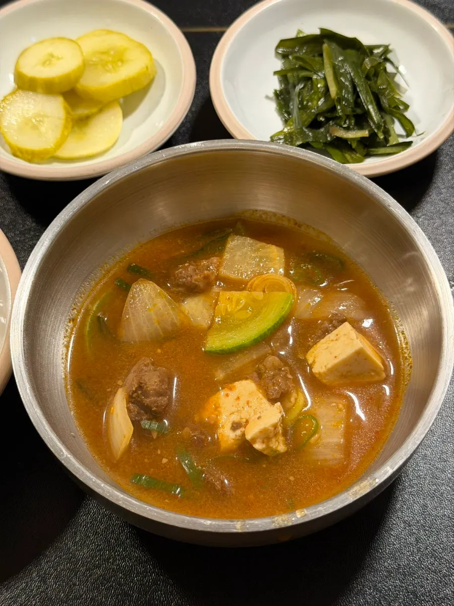 된장찌개를 얹어 비빈 밥