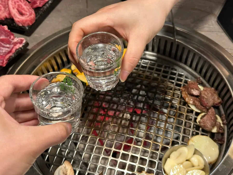 밥 위에 올린 한우 등심 한입