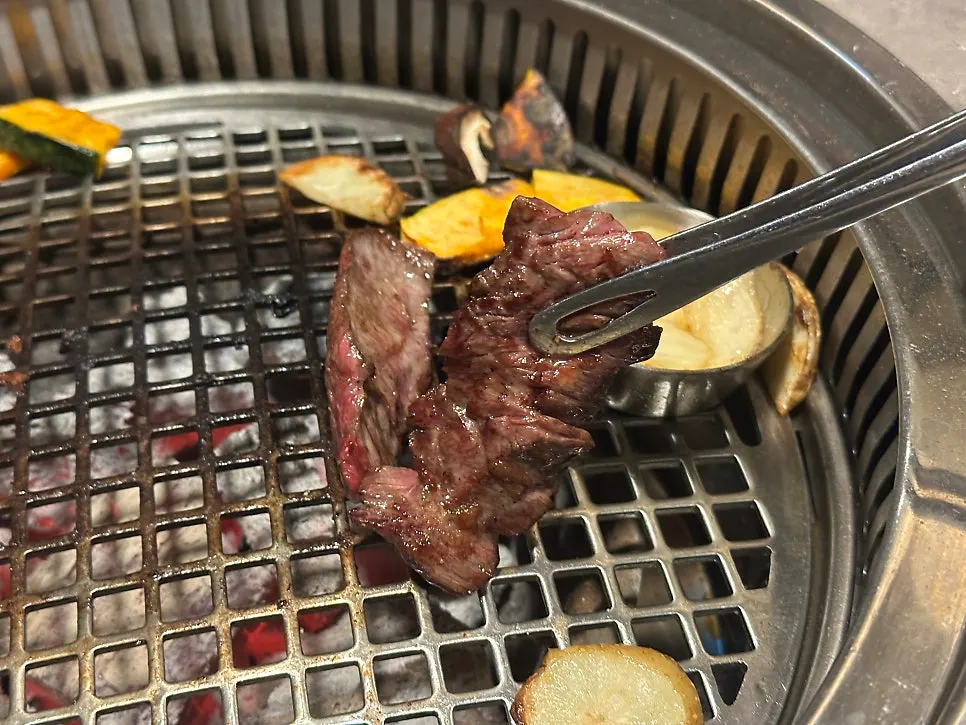 마블링이 촘촘한 한우 새우살