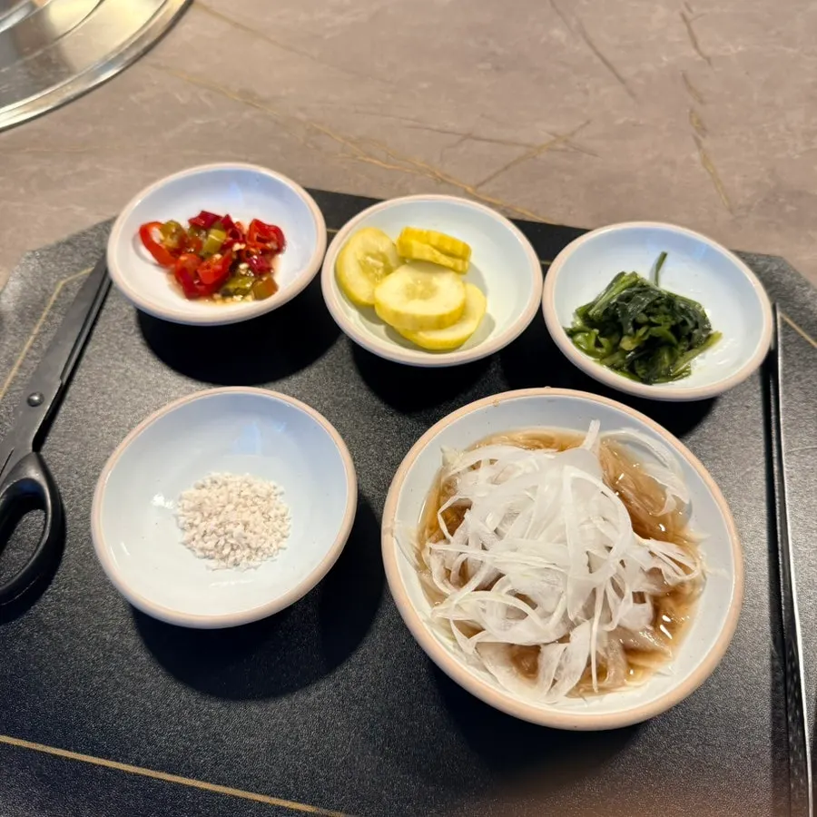 Table setting prepared in the reserved room at Damso Main Branch