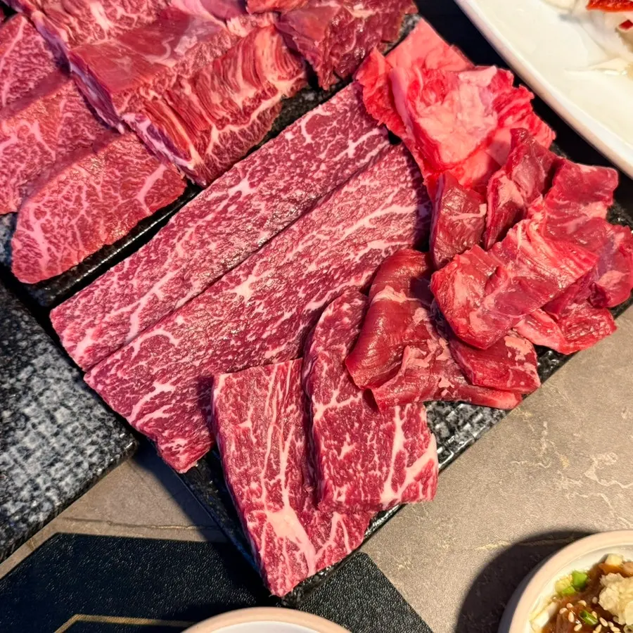 Assorted A plate with sirloin and specialty cuts at Damso Main Branch