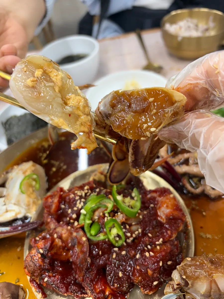 Full table meal at Deodo Gejang