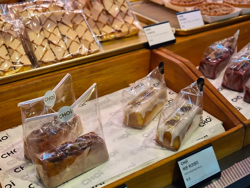 Pan de maíz y kkwabaegi entre otros panes