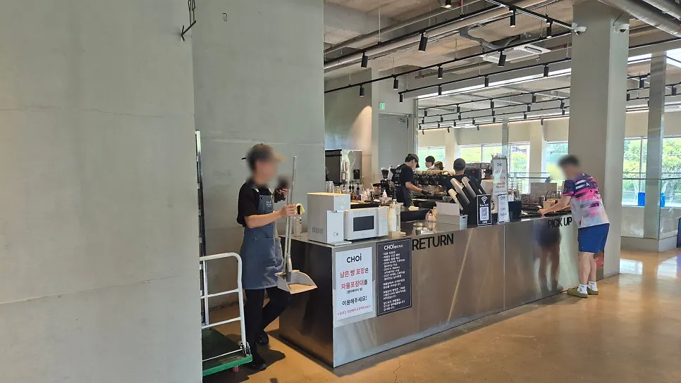 초이 본점 2층 통창 좌석