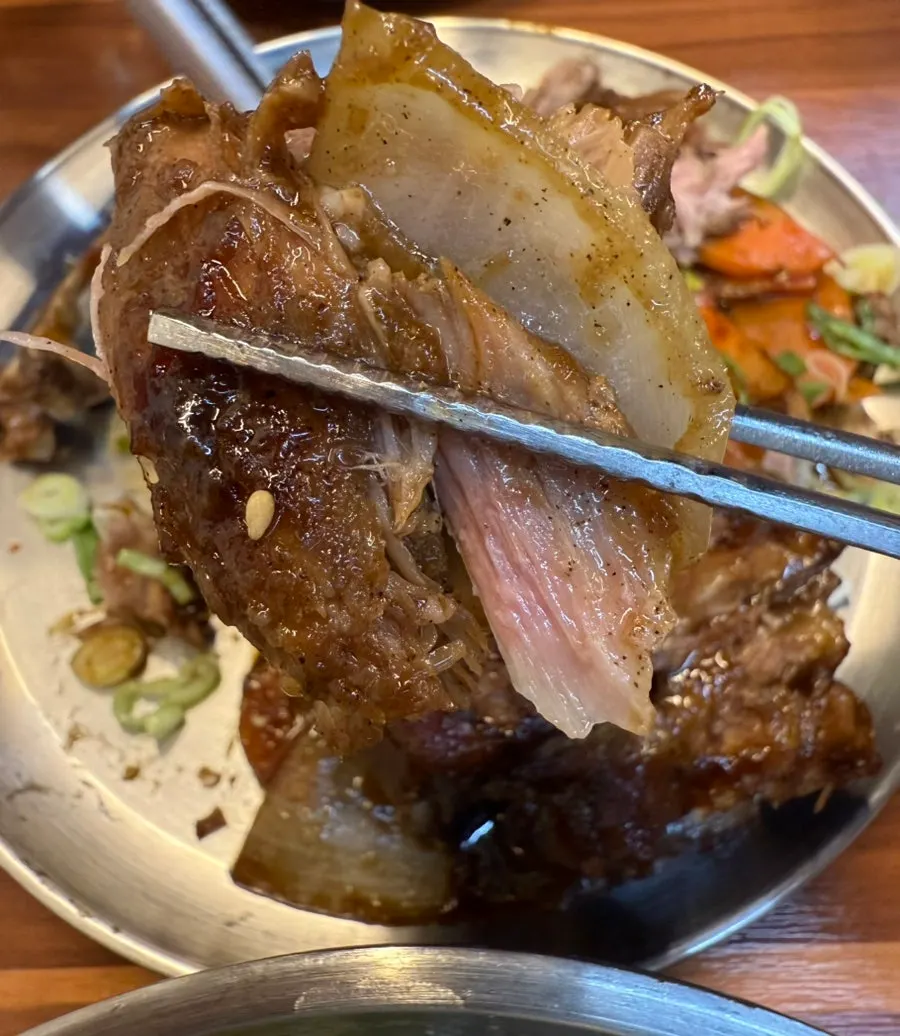 Galbi-seasoned grilled bones with kimchi