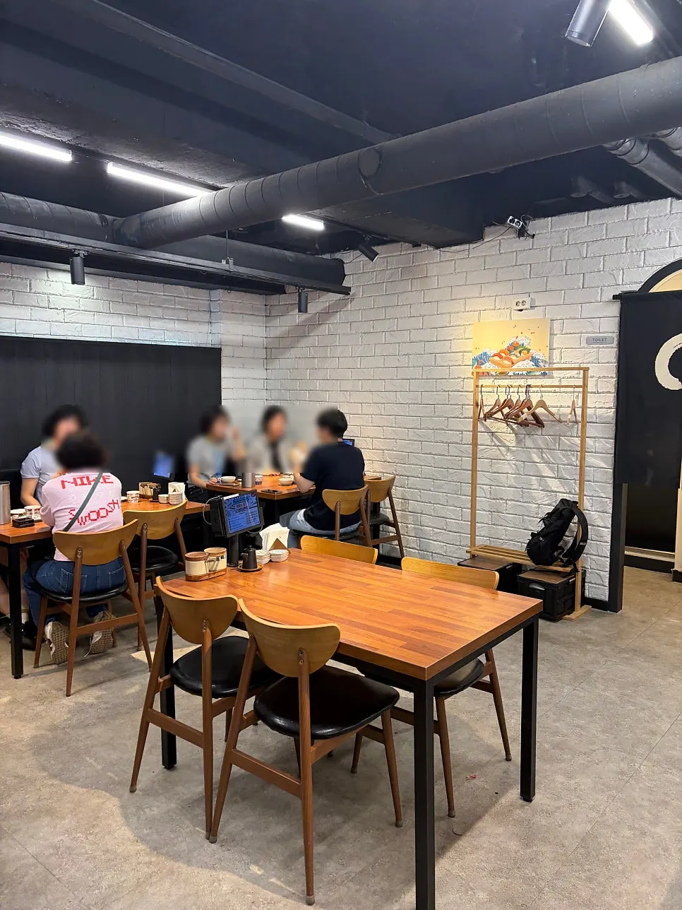 시로쿠마 매장 내부 테이블