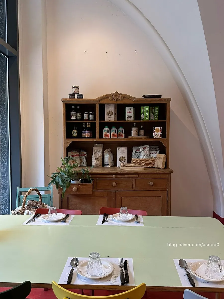Photo-spot area inside Bueokgan Restaurant