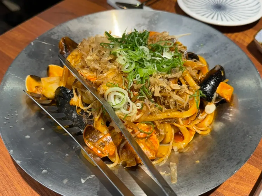 매운맛으로 주문한 해물야끼우동