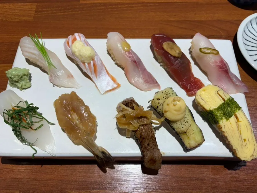 Shirokuma's 10-piece special sushi set