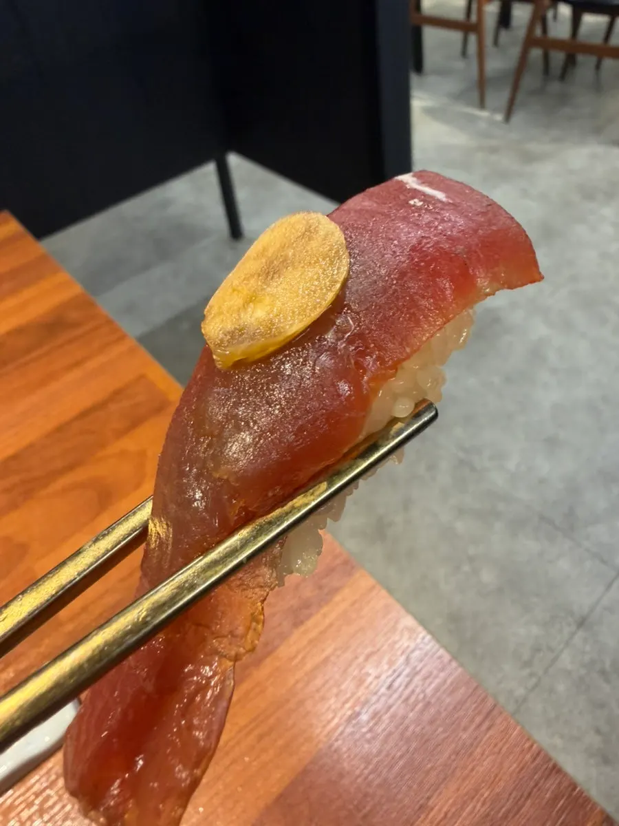 Akami tuna sushi topped with garlic