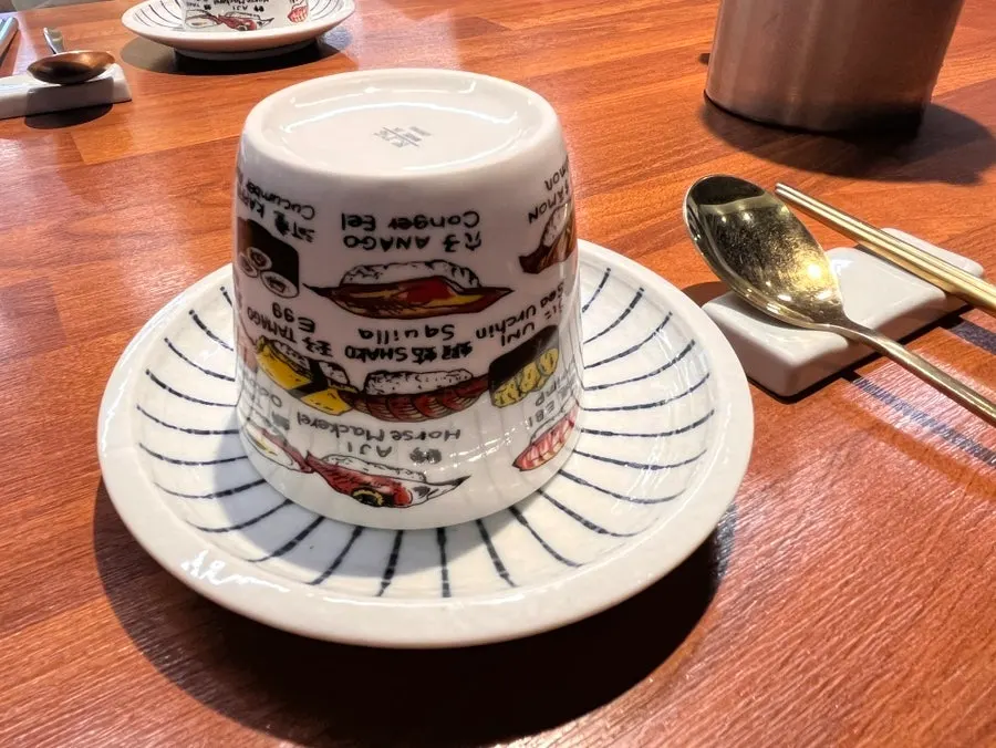 Shirokuma sushi topped with thick cuts of fish