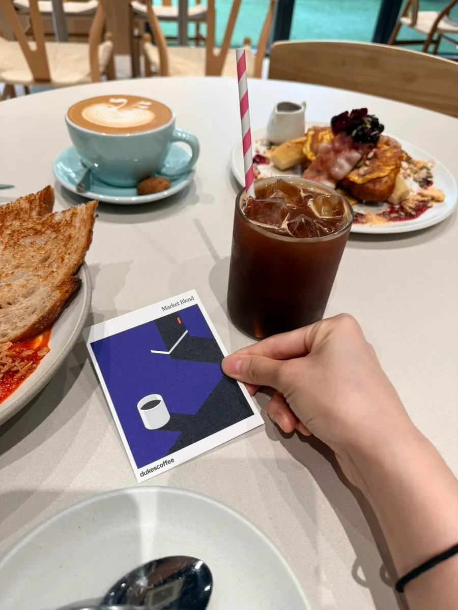 커피와 갈릭버터에그 브런치