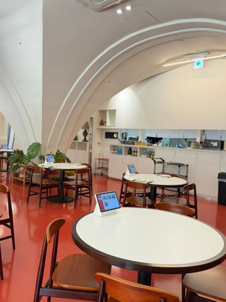 Restaurant hall with high ceilings