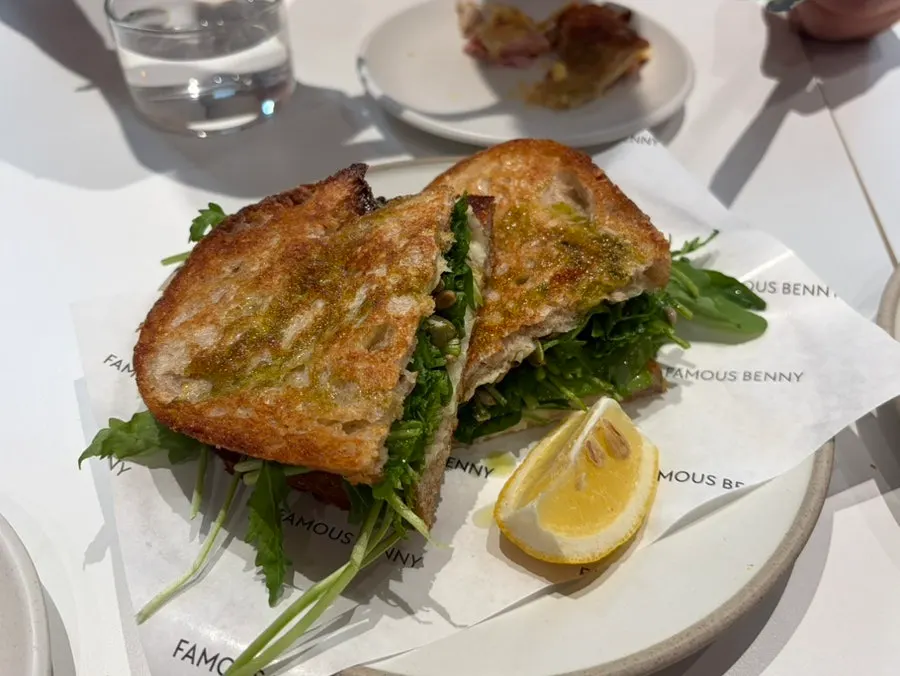 Mặt cắt toast ham phô mai
