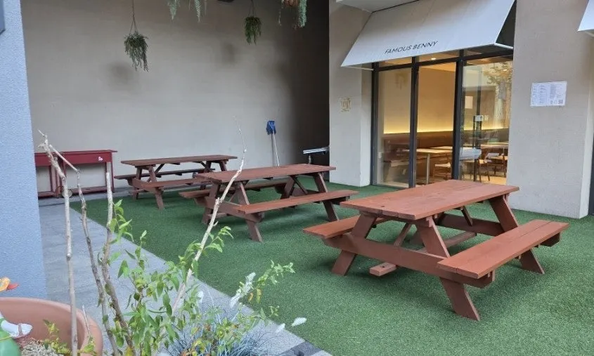 Entrance to Famous Venny Yangsan Oslo Park Branch