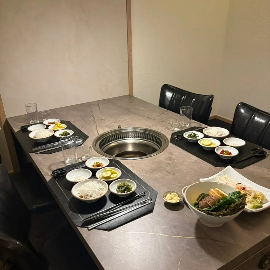 Table setting in the reserved private room