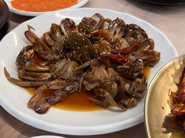 Spicy-marinated yellow crab jang soaked in seasoning