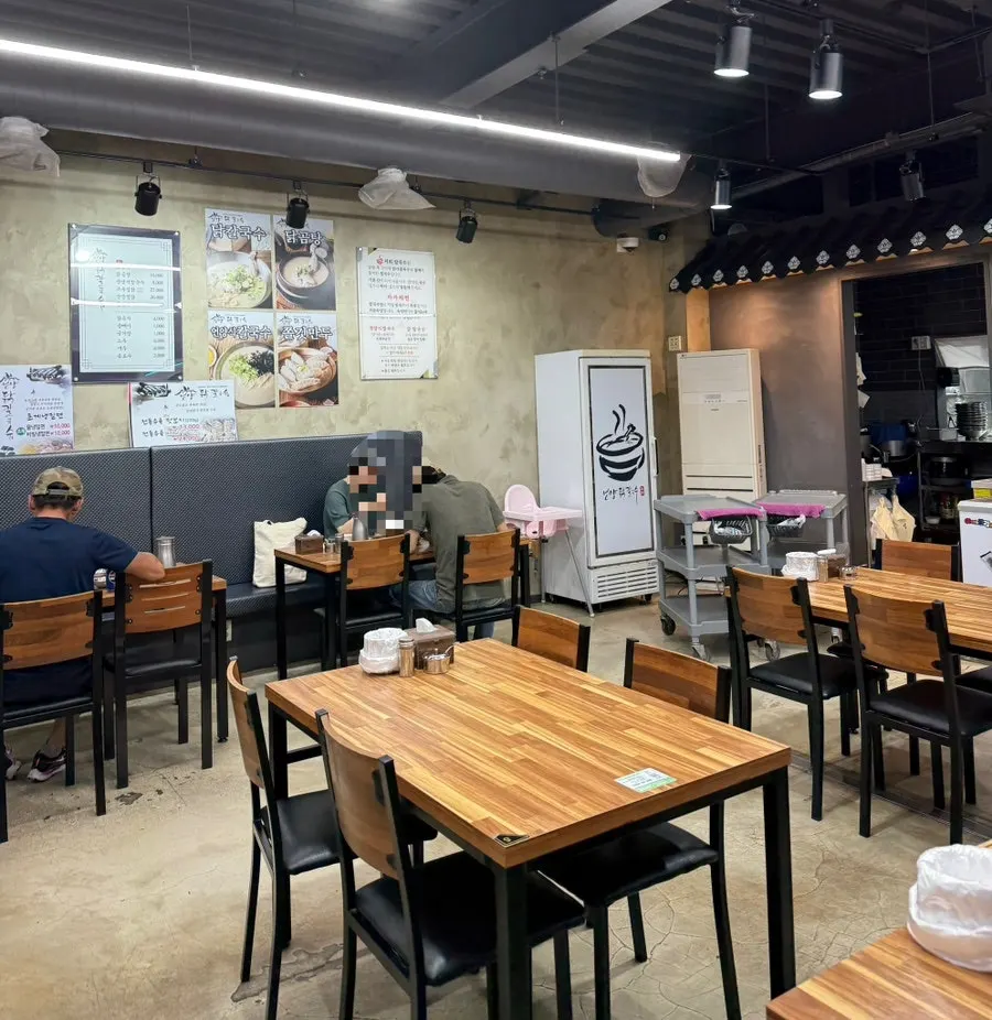 店铺后方免费专用停车空间