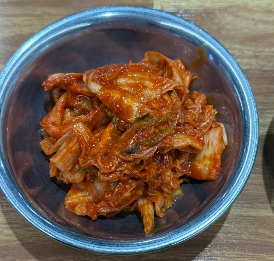 配鸡肉一起吃的泡菜与盐