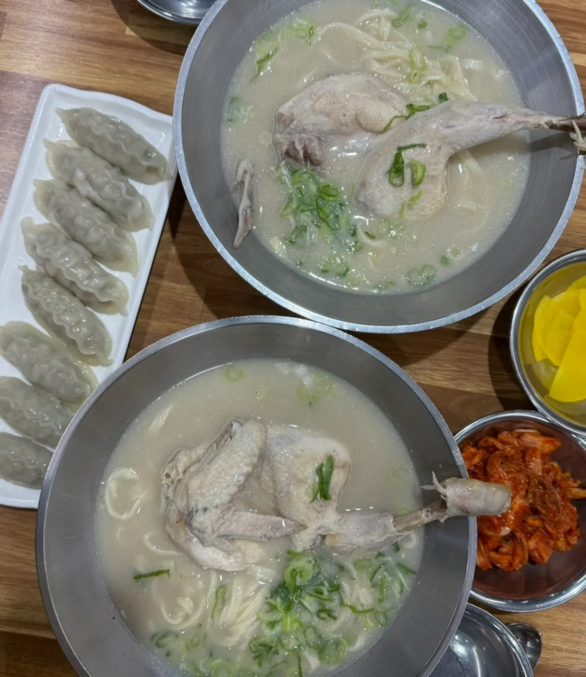 整整半只鸡的鸡肉刀削面与Q弹饺子套餐