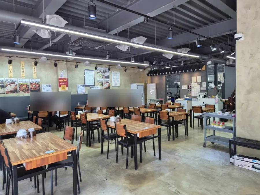 언양닭칼국수 통도사점 내부 공간