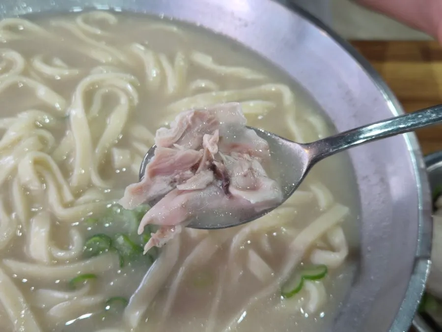 닭고기와 칼국수 조합