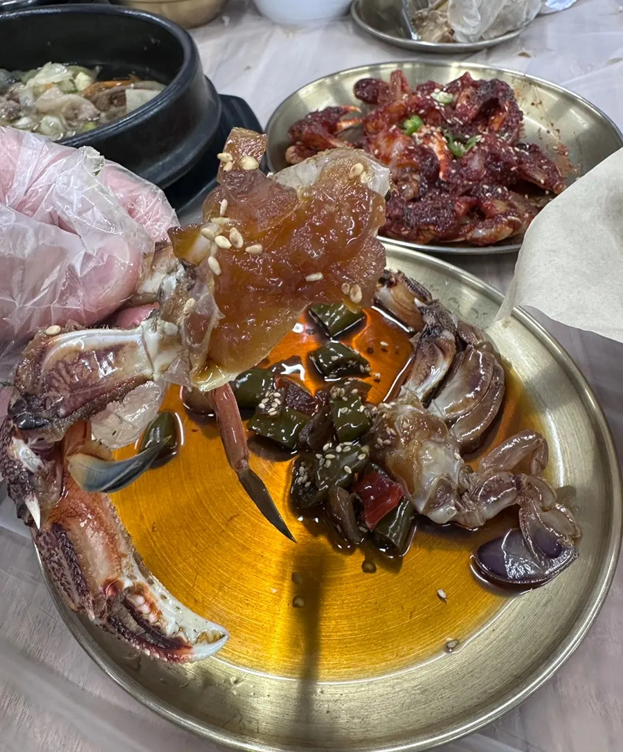 Plate of soy-marinated yellow crab jang