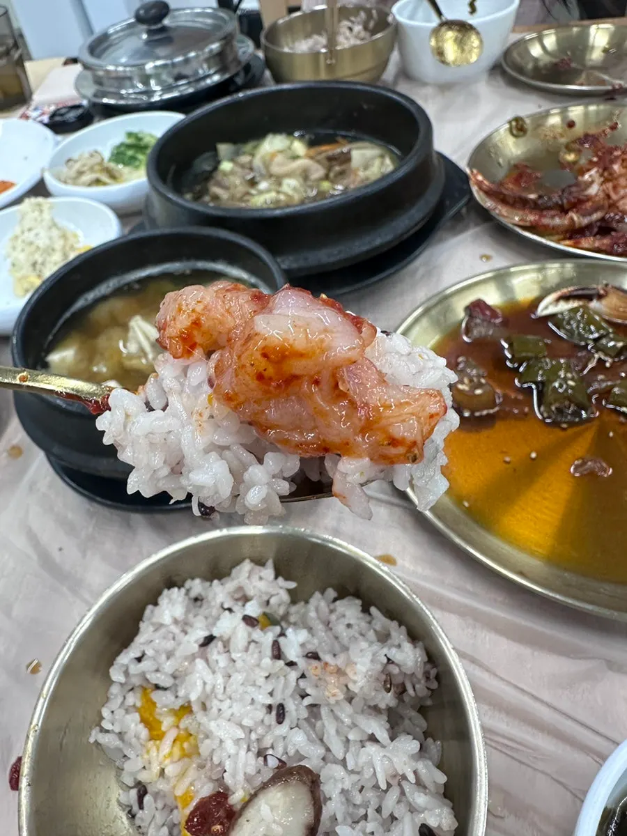 Spicy crab meat piled on top of nutrition pot rice