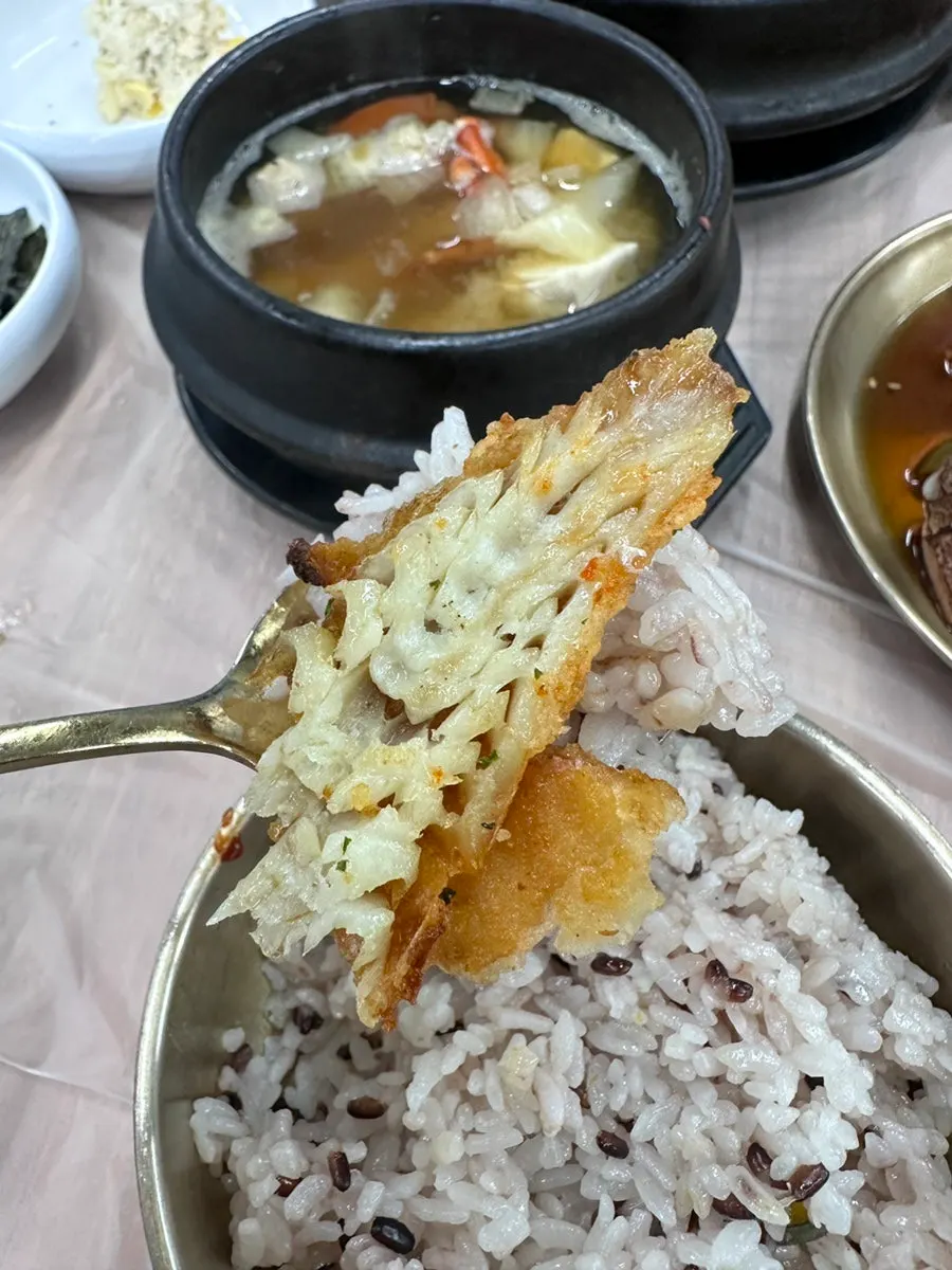 Three kinds of crispy grilled fish including flatfish and yellow corvina