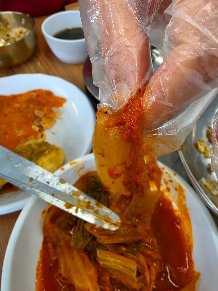 세트로 나온 된장찌개와 반찬들