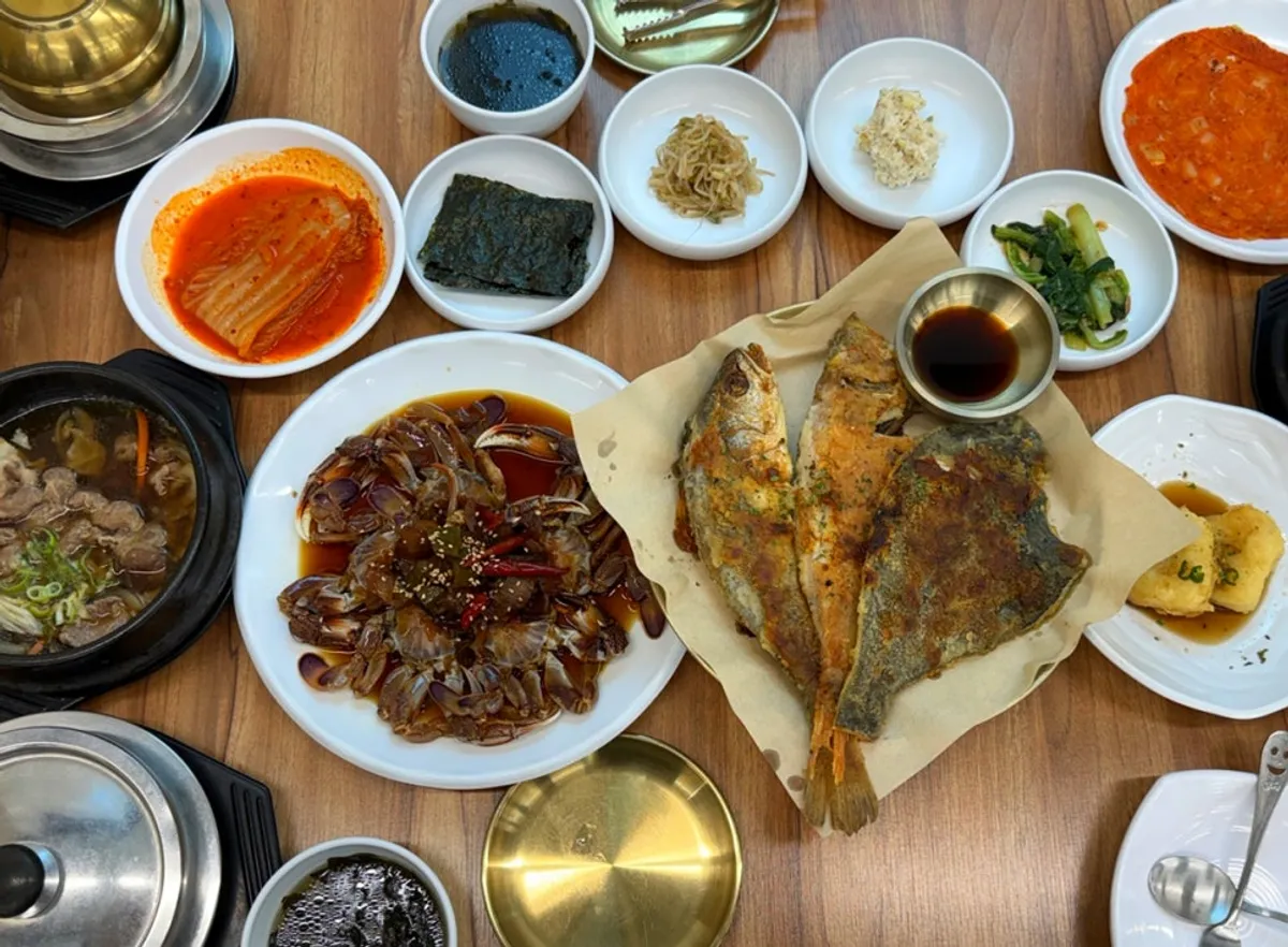 Table with soy crab and hotpot bulgogi together