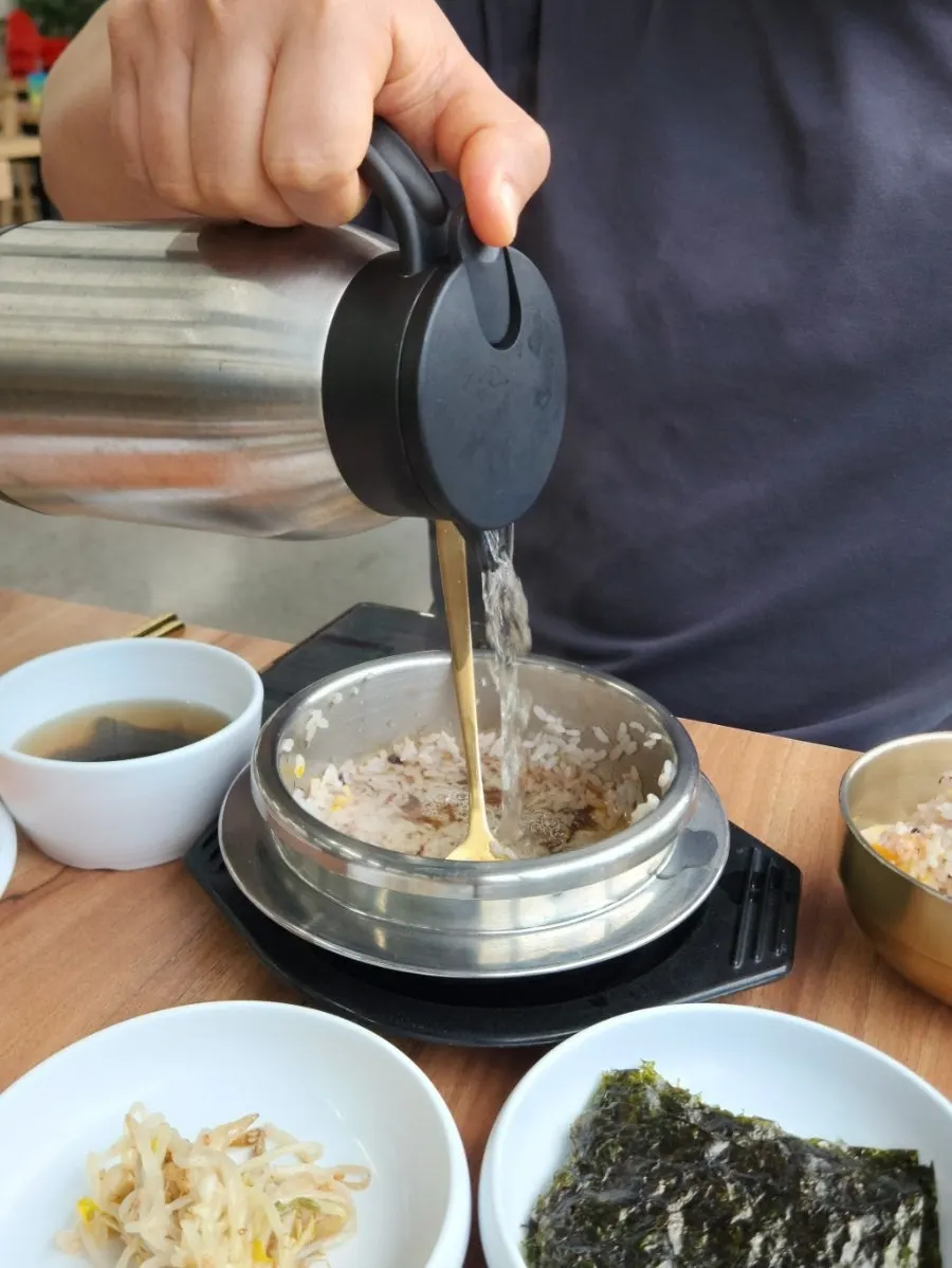 모듬장을 올려 먹는 밥 한 그릇