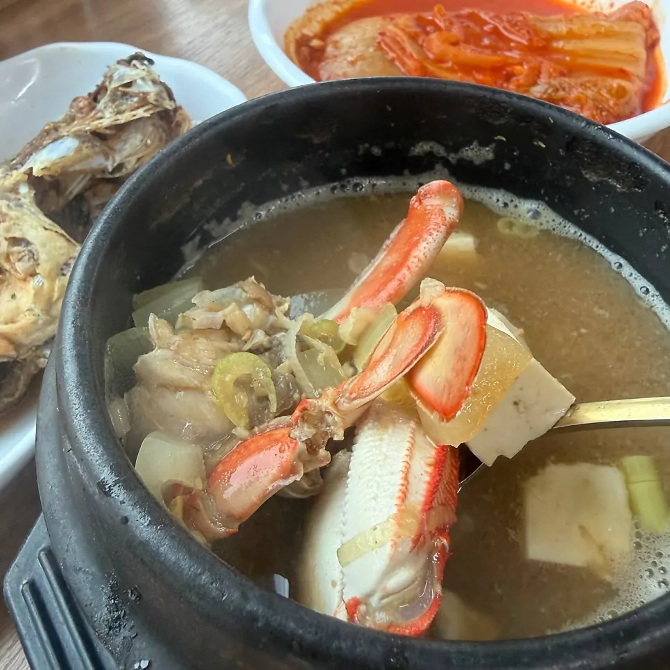 Crab hotpot served as a basic side dish