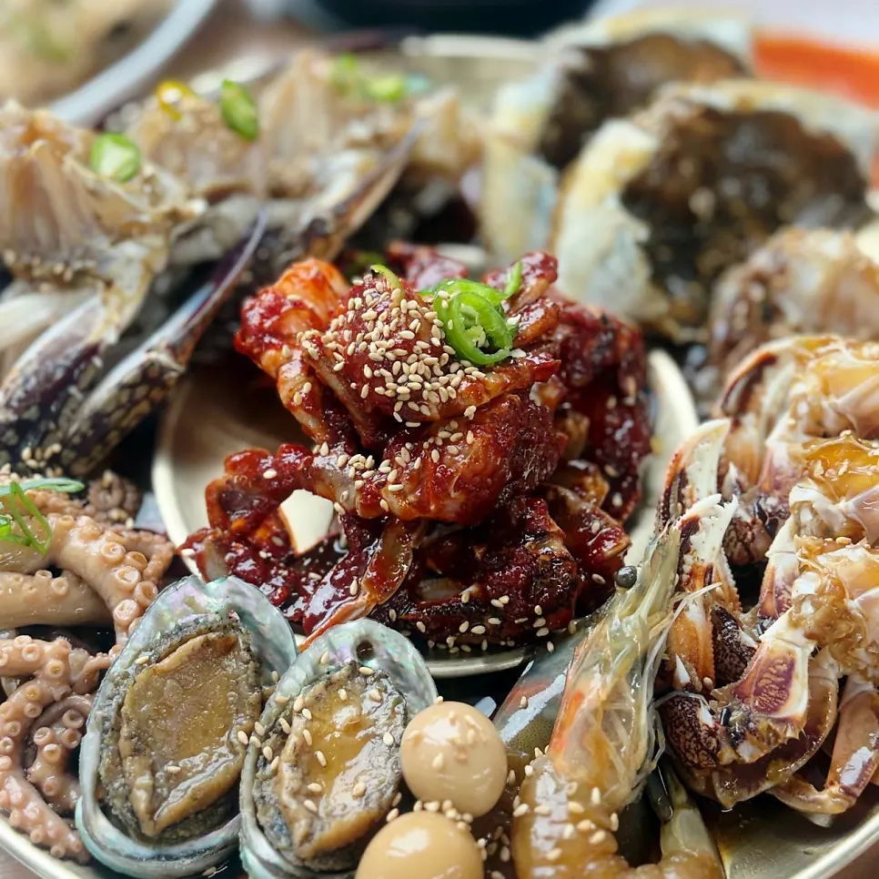 Table set for two with the Deodo Gejang assorted jang set