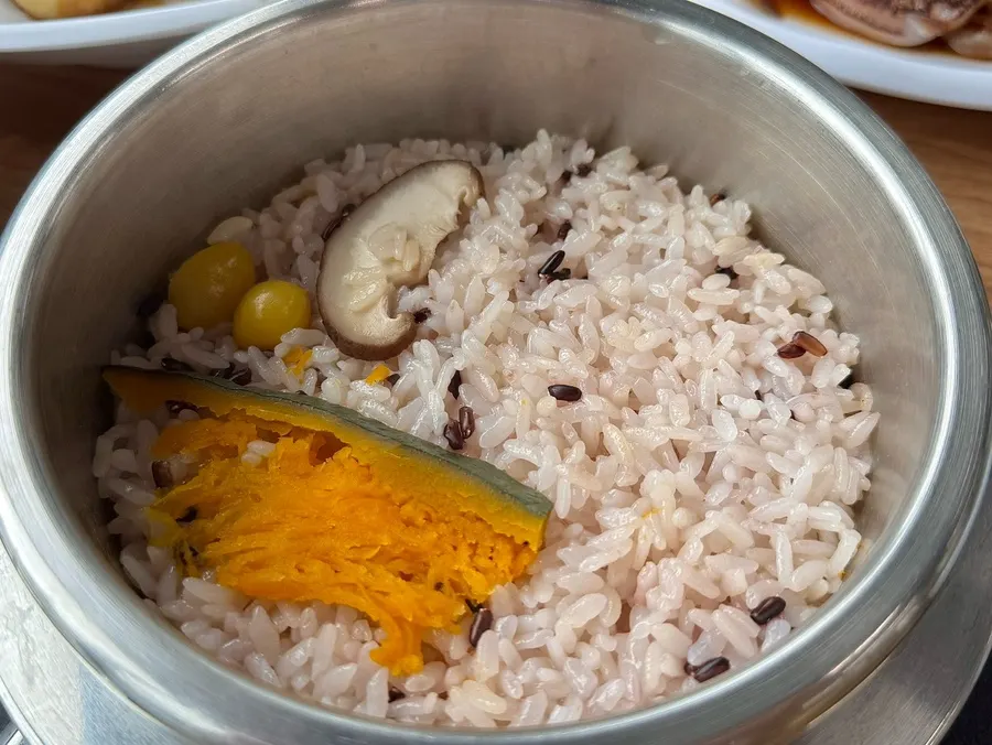 The default pot rice at Deodo Gejang