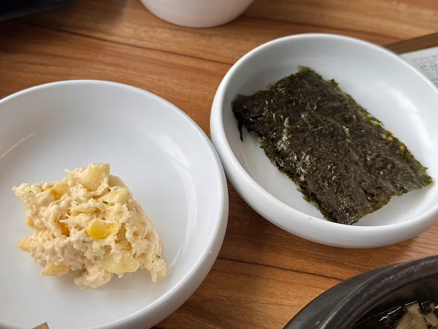 Kimchi jjim and bean sprout side dishes