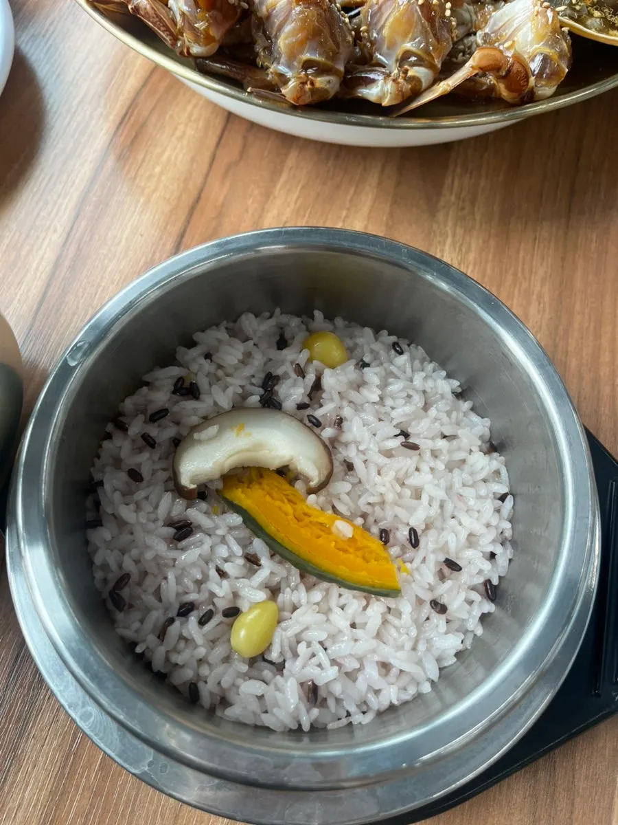 김치전 불고기 두부튀김 등 기본찬