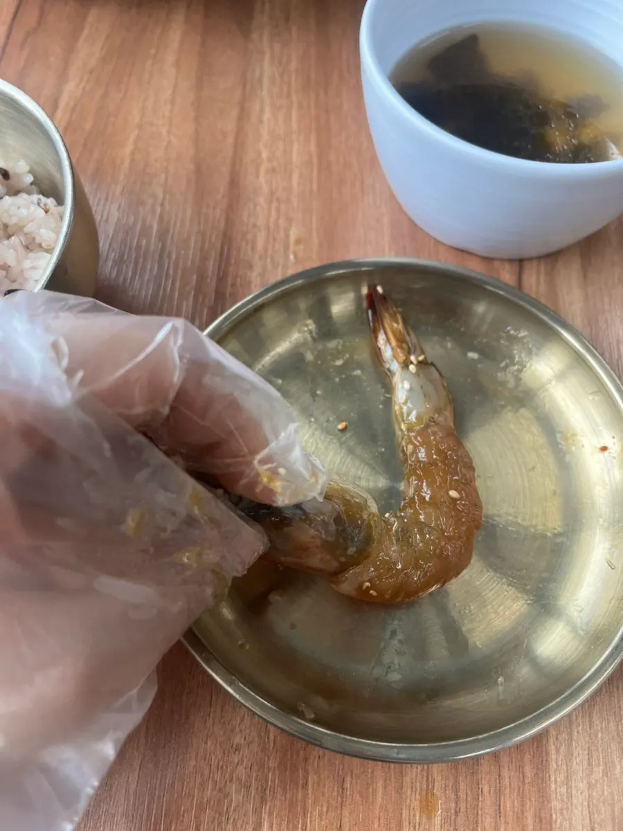 구운 김에 밥과 전복장 올린 모습