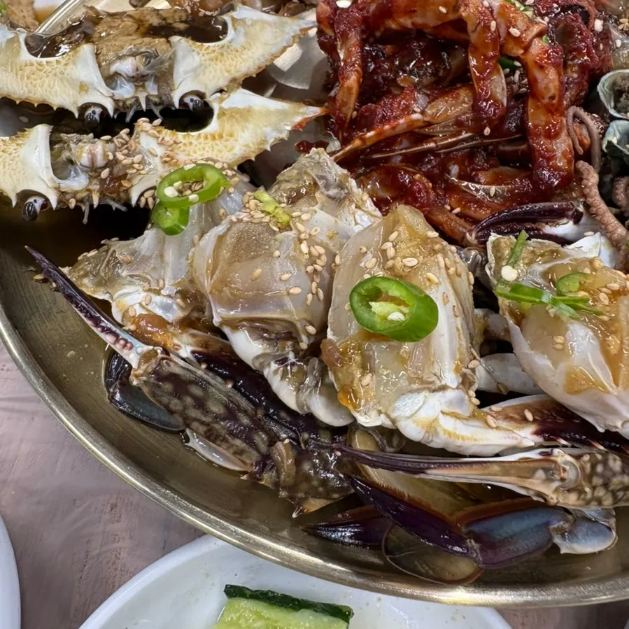 모듬장에 함께 나온 새우장