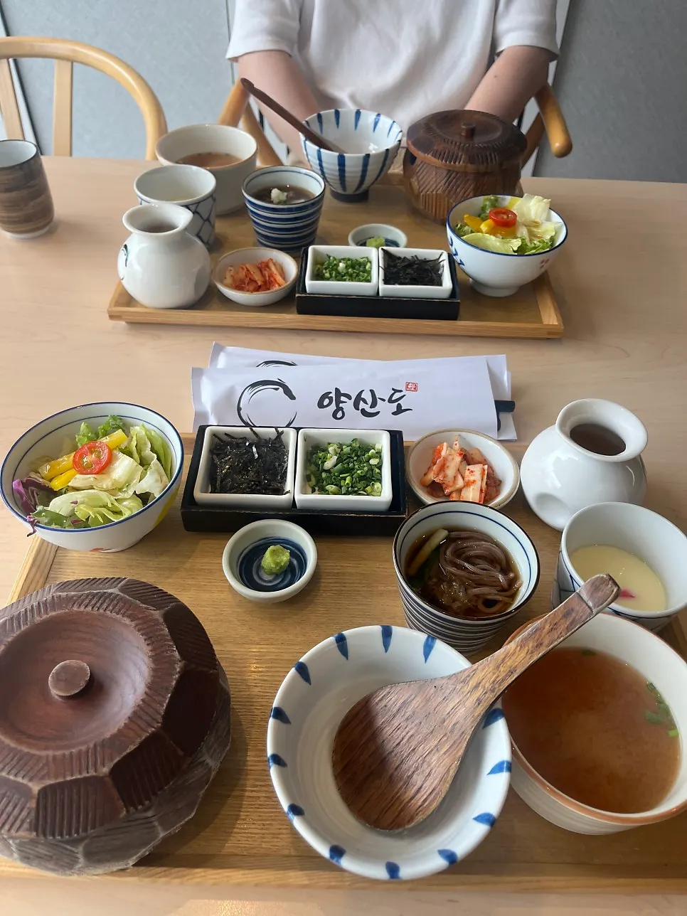 Hitsumabushi set plated on an individual tray